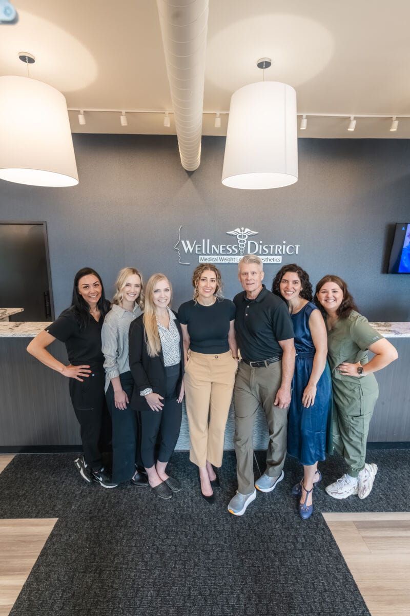 group_of_doctors_and_nurses_smlining